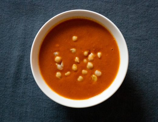 rode linzensoep met zoete aardappel